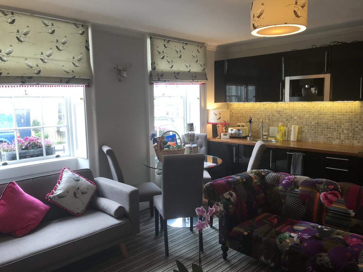 City Centre - Rivers Street, Quiet 2 Bed Ground Floor Georgian Garden Apartment 바스 외부 사진